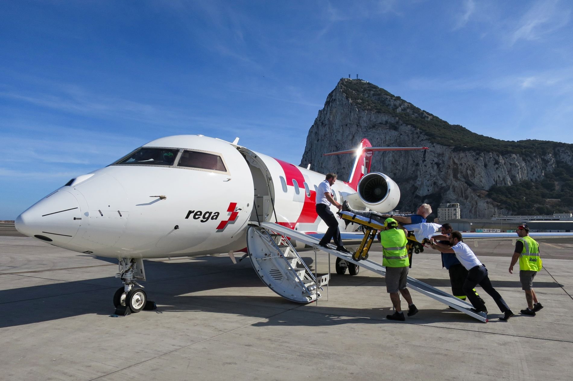 Rega_Ambulanzjet_CL650_Rampe_Gibraltar