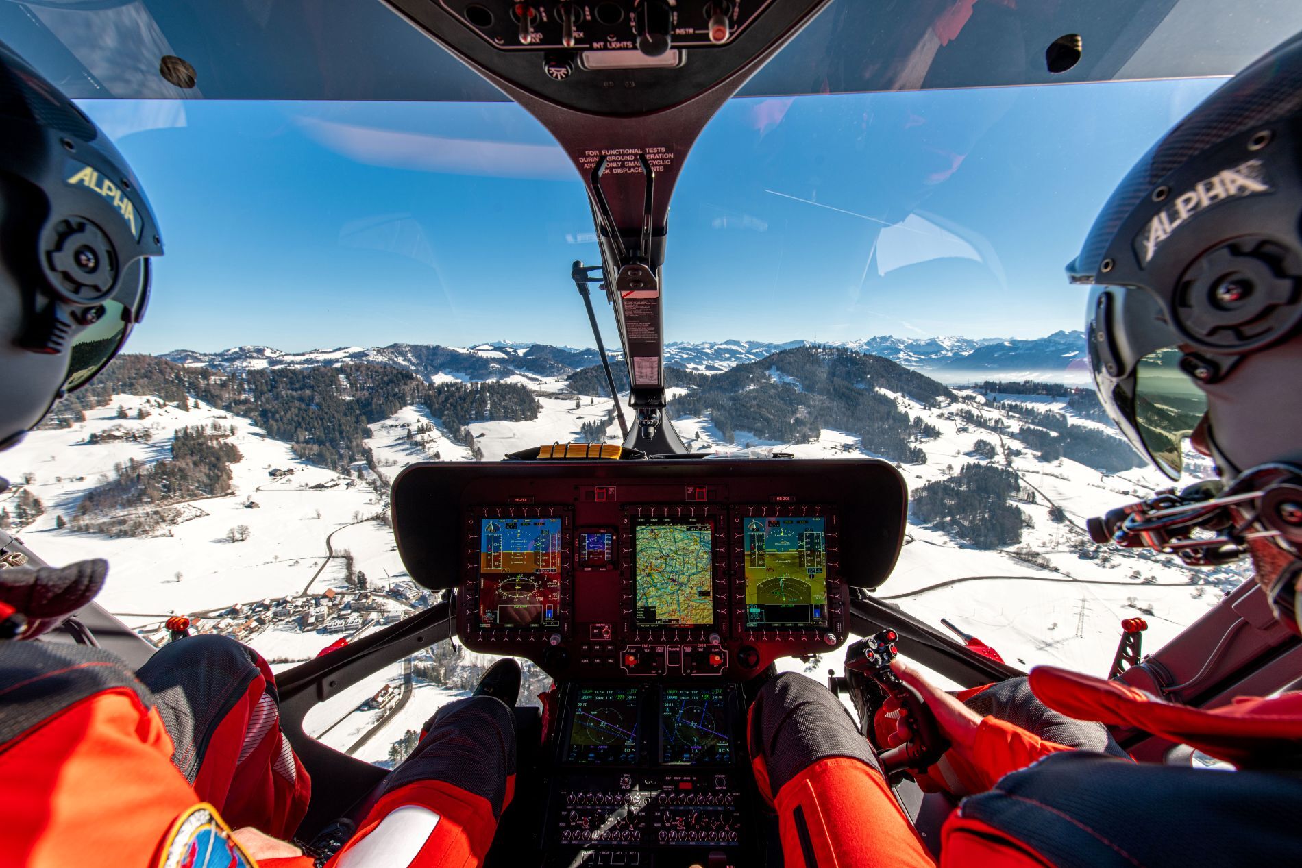 Rega_H145_Cockpit_Alpen_Winter